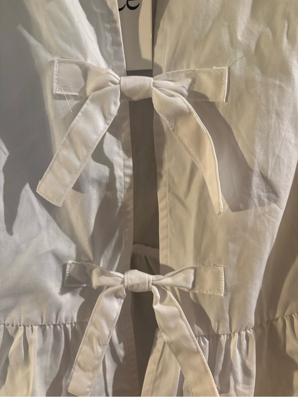 CeCe NWT White Tie-Front Peplum Top with Puff Sleeves - Picture 3 of 4